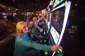 Simbol Slot Online dan kemenangan pada layar permainan pokerpelangi